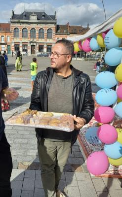 Koekjes aangeboden door de voorzitter van de handelaarsvereniging van de Wayezstraat (Anderlecht)